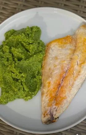 Puré de Brócolos com filete de robalo