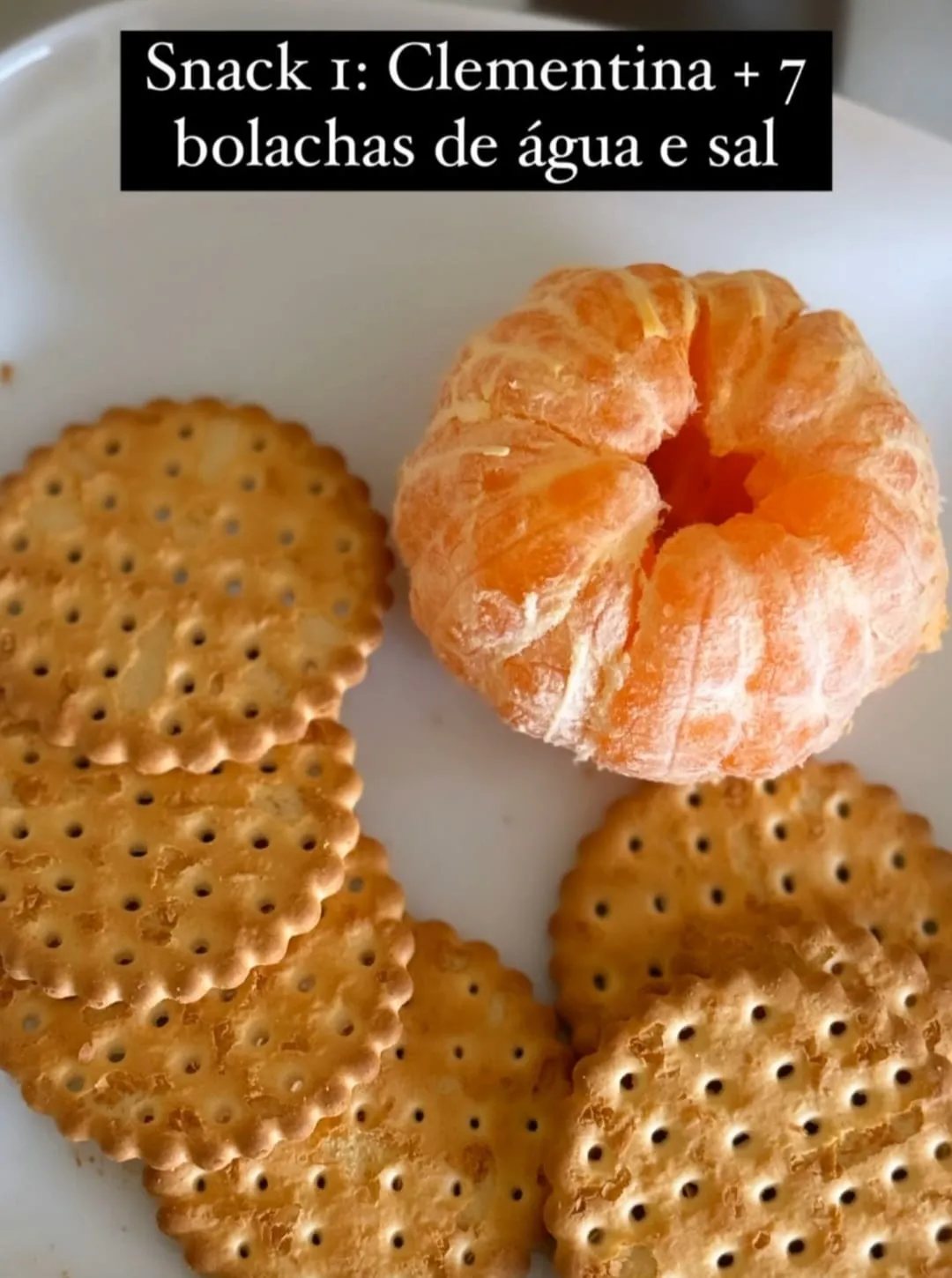 Snack: Clementina + bolachas de água e sal