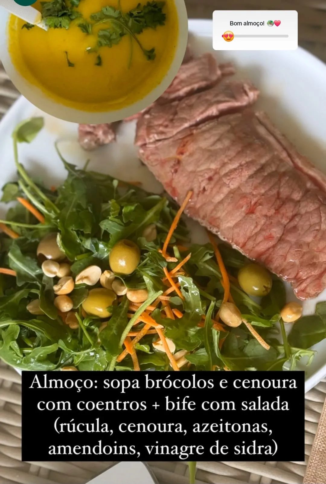 Sopa de brócolos e cenoura com coentros + bife com salada (rúcula, cenoura, azeitonas, amendoins, vinagre de sidra)